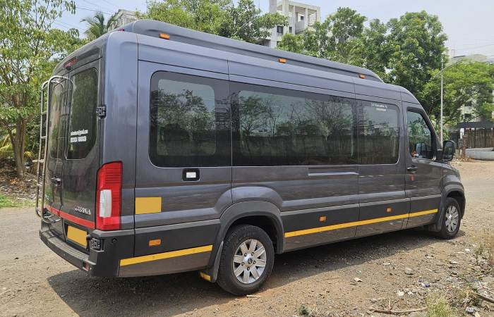 17 Seater Urbania Traveller