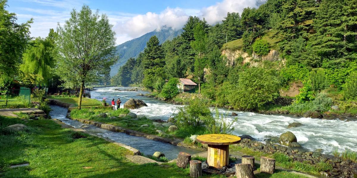 Amritsar to Srinagar: Sacred Valleys & Scenic Lakes Tour