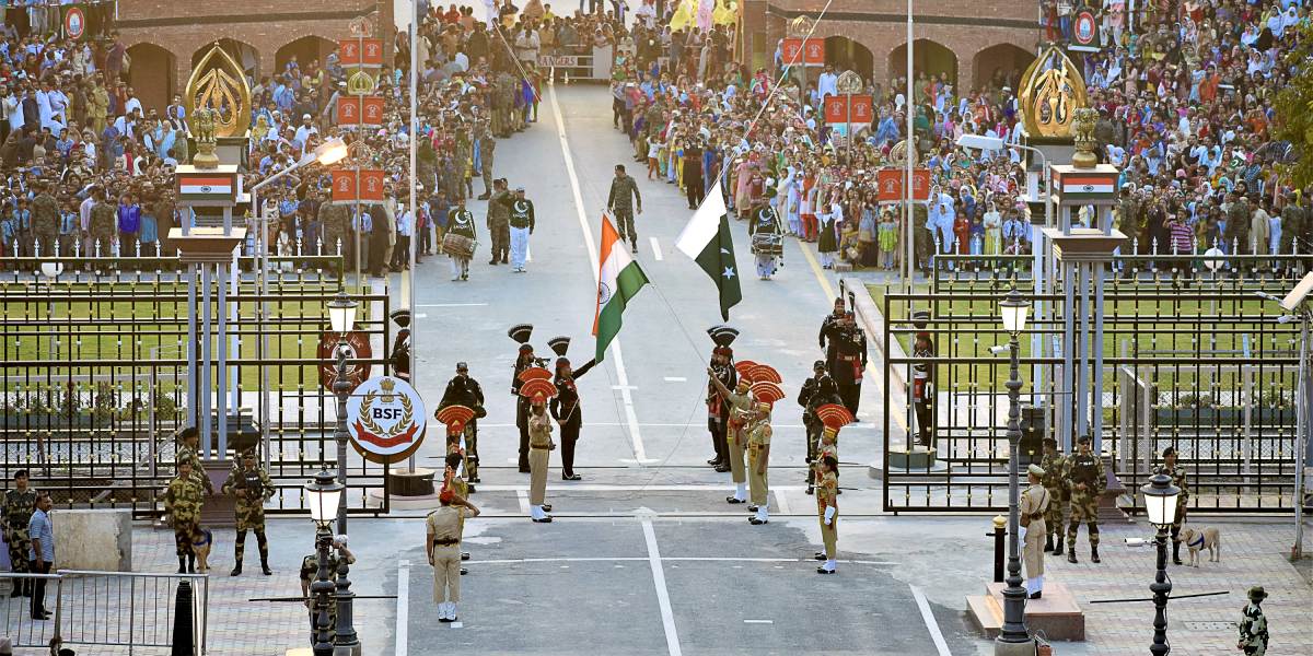 Amritsar to Kashmir Hill Stations: Gulmarg, Pahalgam & Sonmarg Tour