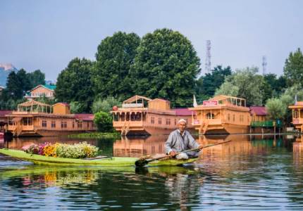 Amritsar, Jammu & Srinagar Explorer – 8-Day Chandigarh Departure
